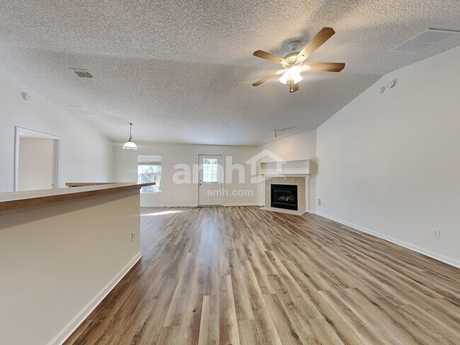 Building Photo - 2661 Fox Creek Dr E