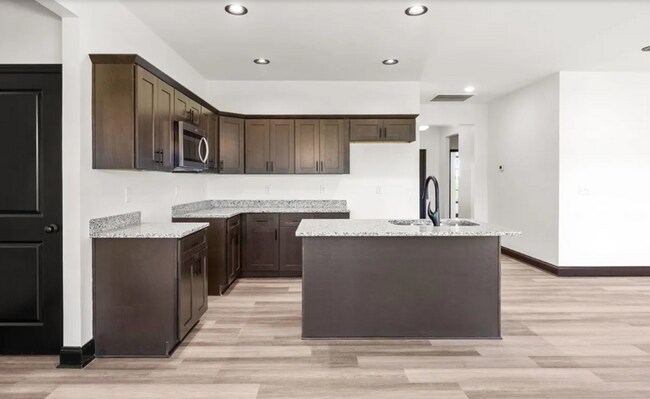 Building Photo - 506 Victoria Wy