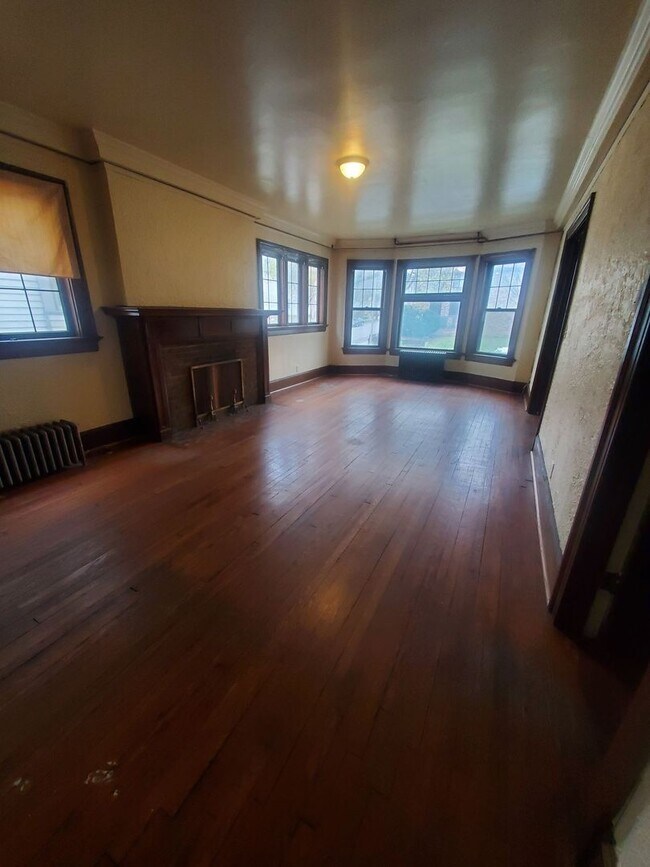 Building Photo - 2922-2924 W Juneau Ave. - 3 Unit