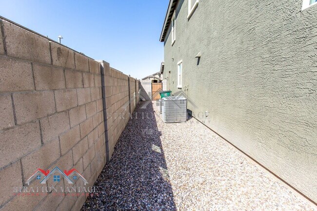 Building Photo - 15075 W McKinley St