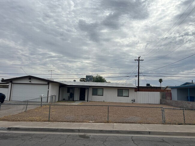 Primary Photo - Cute 3 Bedroom Home