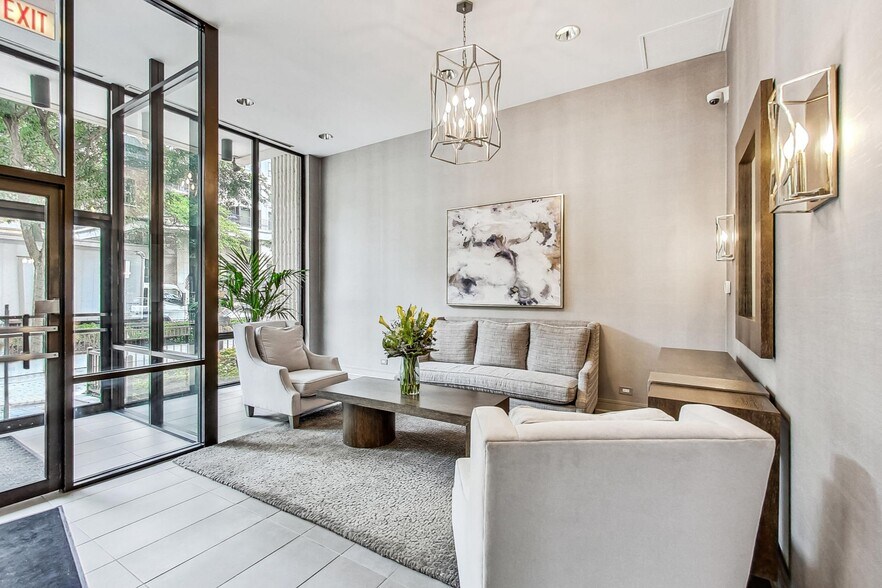 Building Photo - 1516 N State Pky