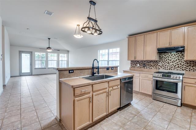 Building Photo - 915 Simi Dr
