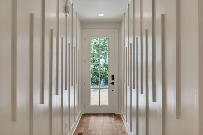 Building Photo - 660 Vernon Ave