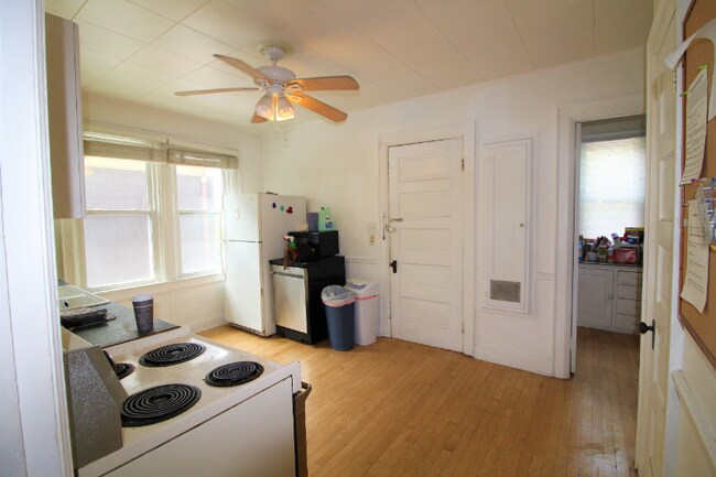 Building Photo - 2837 N Frederick Ave