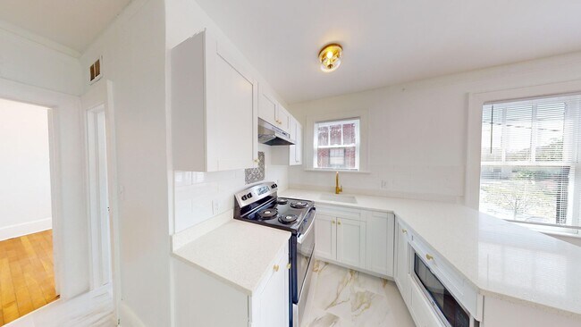 Building Photo - 2335 Riverside Ave! - 2ND FLOOR UNIT