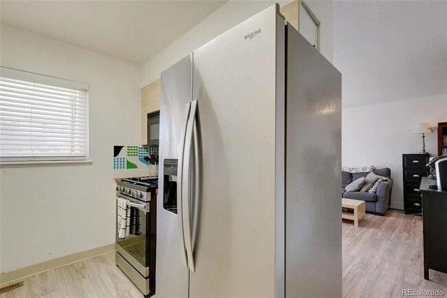 Building Photo - Westminster Townhome