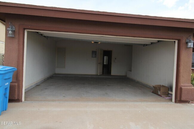 Building Photo - 456 Passmore Rd