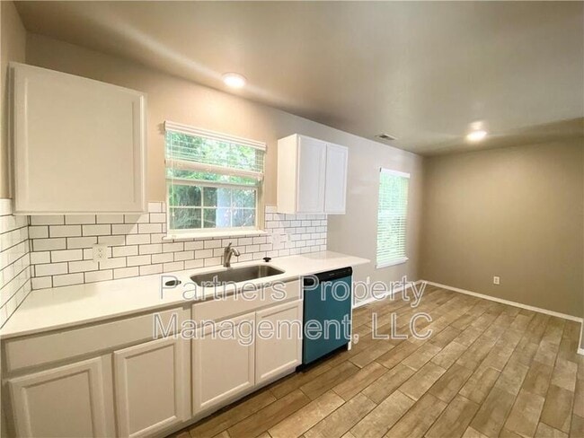 Building Photo - 1530 N Addington Ave