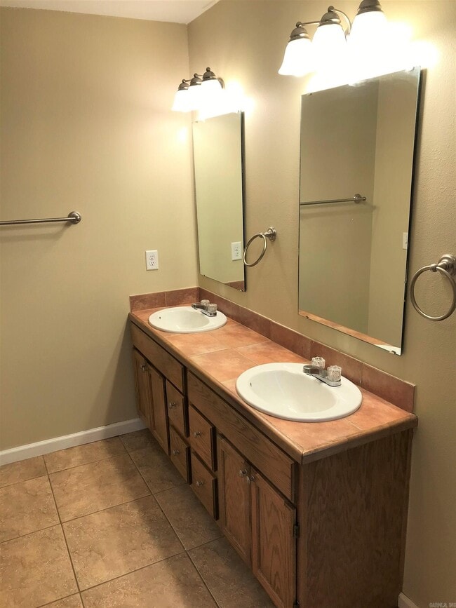 Building Photo - 2408 Pleasant Forest Dr