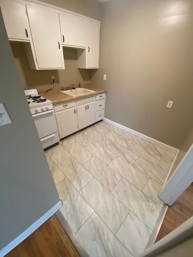 Building Photo - 1 Bedroom- Grandview Area