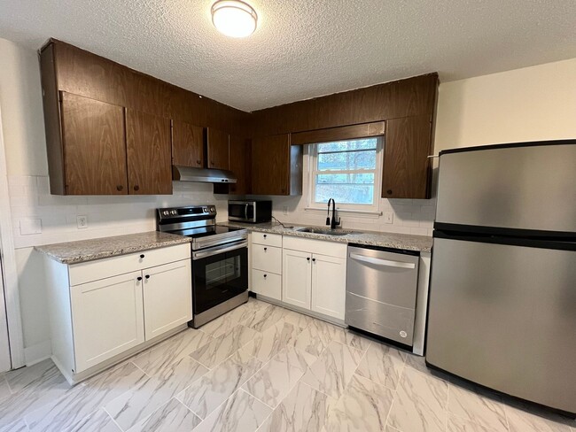 Building Photo - Newly renovated 3bed/2bath in east ridge for Rent!