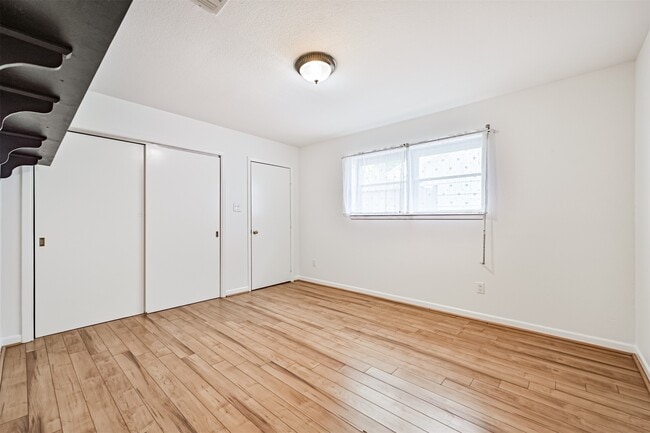 Building Photo - 2920 Heron Dr