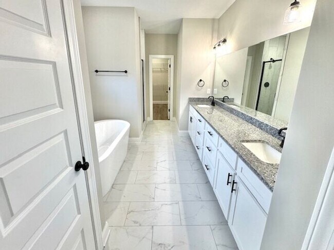 Building Photo - Now Leasing a 5-Bedroom 3 Bath Home In Cordova off of Houston Levee and Walnut Grove