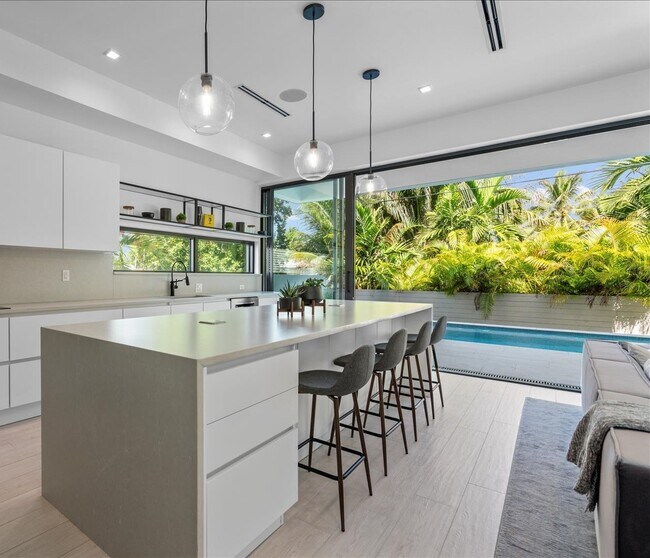 Building Photo - 1311 Bay Dr