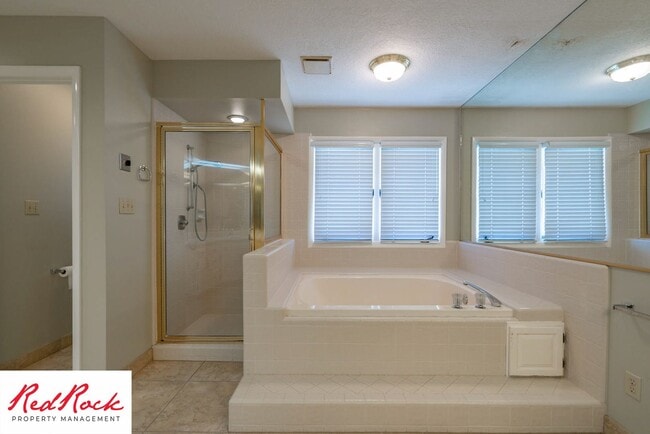 Building Photo - Spacious 5 Bedroom Home in A Quiet Communi...