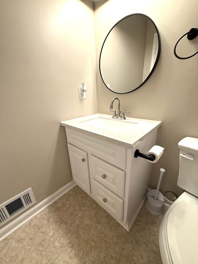 Building Photo - 3 Bedroom Townhome located walking distance to Downtown Woodstock!