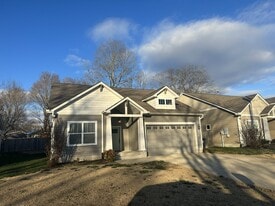 Building Photo - 304 Spring St