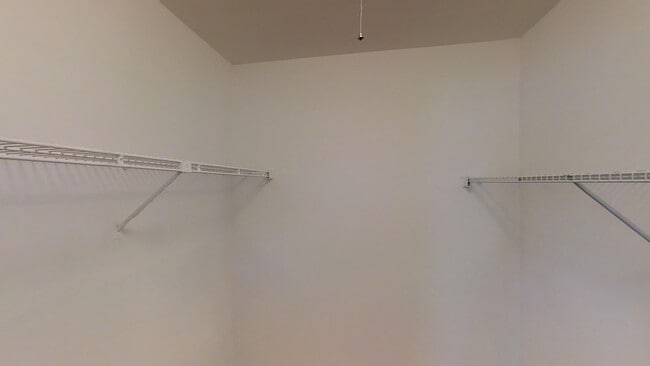 Walk In Closet - SomerStone Estates