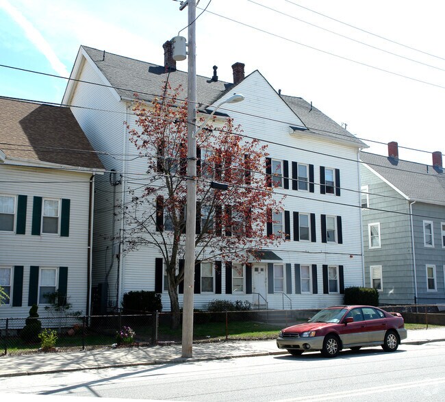 Primary Photo - 327 E School St
