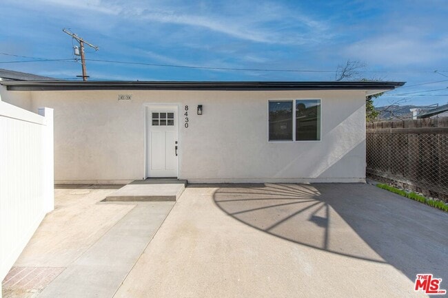 Primary Photo - 8430 Glenoaks Blvd