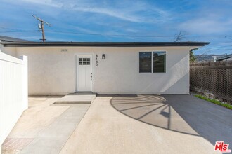 Building Photo - 8430 Glenoaks Blvd