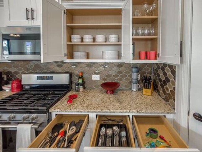 Building Photo - Beautiful East side House 3 Bed