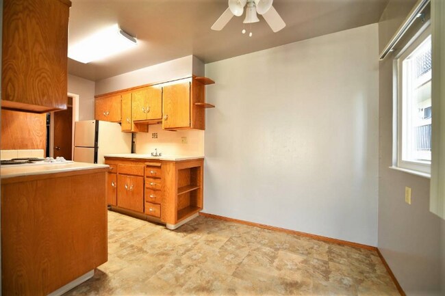 Building Photo - 301 Lenox Ave