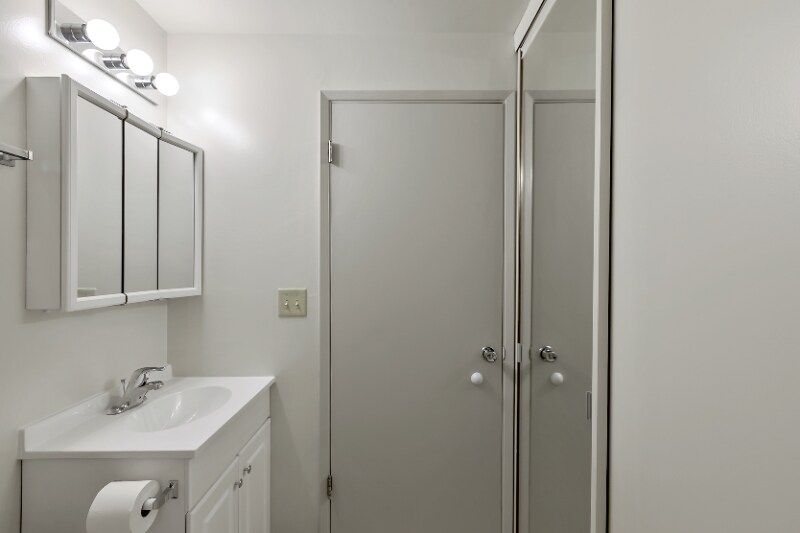 Building Photo - 5515 15th Ave NE