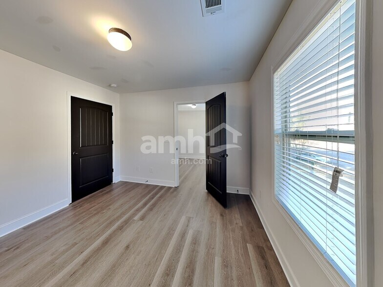 Building Photo - 2565 Dolostone Way