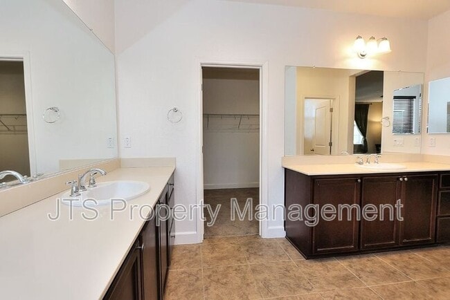 Building Photo - 1427 Bicker Cir