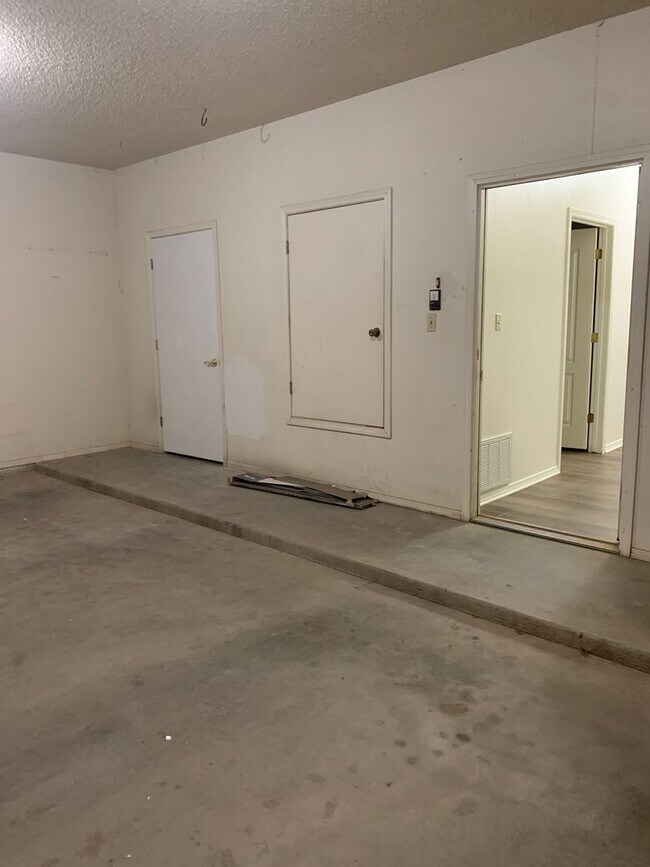 Building Photo - 2305 Newman Clovis NM