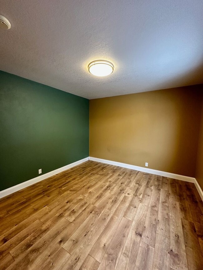 Building Photo - Lovely 3 Bedroom 2 Bath home in great location