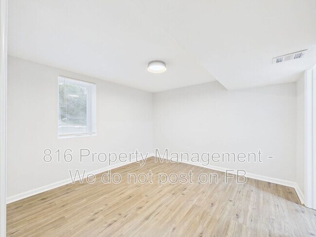 Building Photo - 100 S Oxford Ave