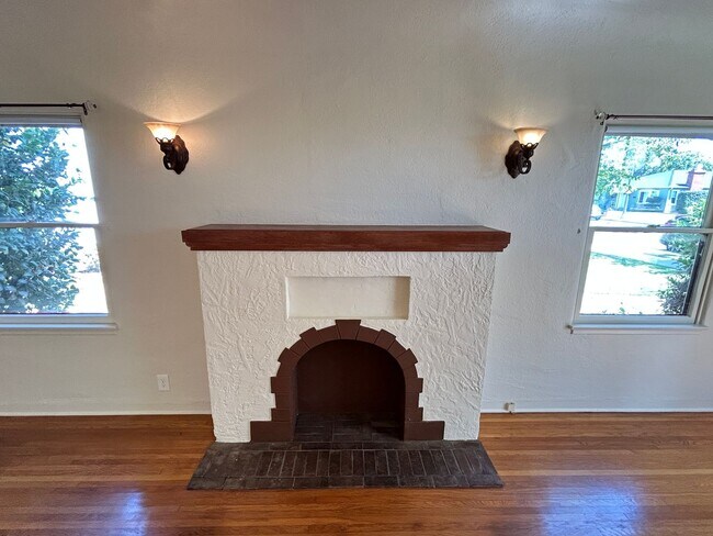 Building Photo - Truly Adorable Tudor Style 2 Bed 1 Bath Home in Anaheim!