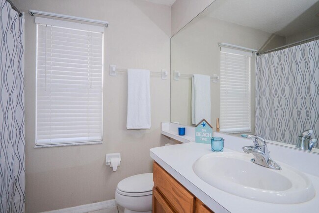 Building Photo - 10815 Lakeside Vista Dr