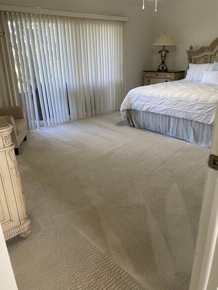 Building Photo - 372 Palm Dr