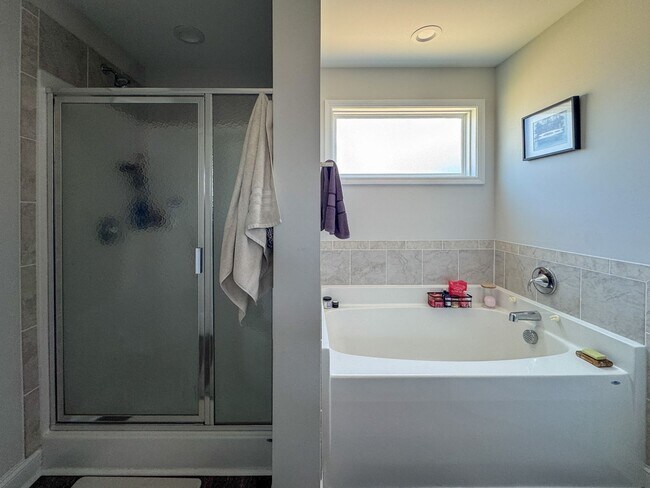 Building Photo - Stunning 4 Bed 2.5 Bath Home in Cameron with Fenced Yard