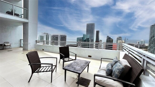 Building Photo - 1060 Brickell Ave