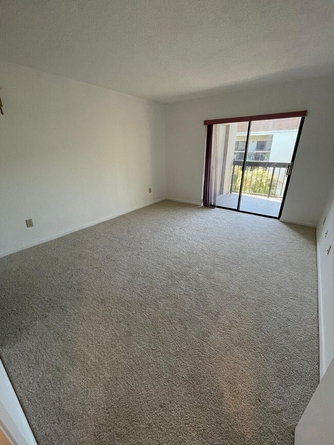 Building Photo - Calusa 403DN