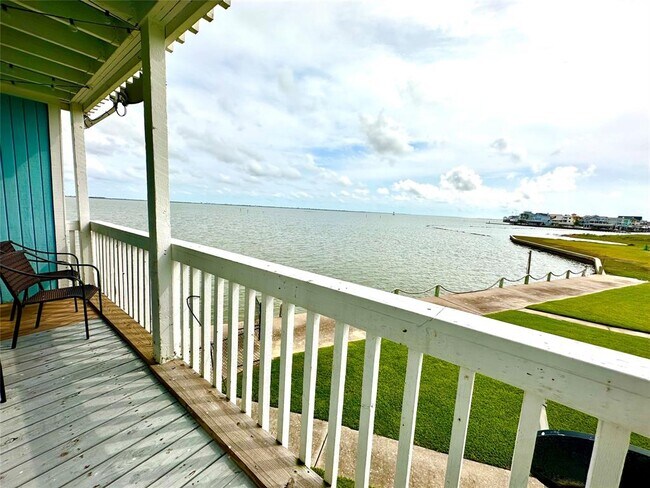 Building Photo - 500 Tiki Dr