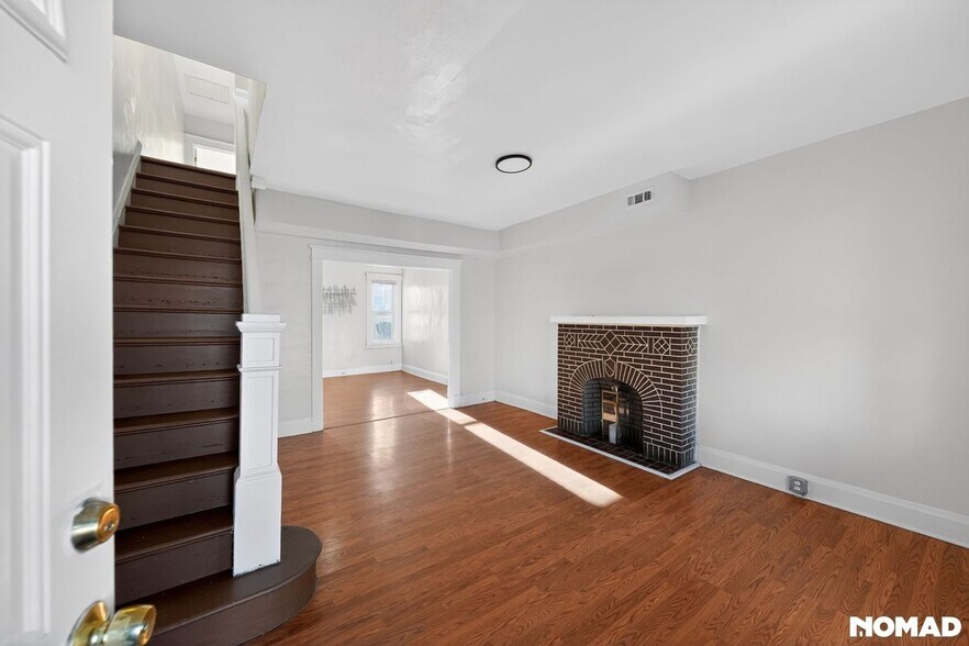 Building Photo - 3231 Phelps Ln