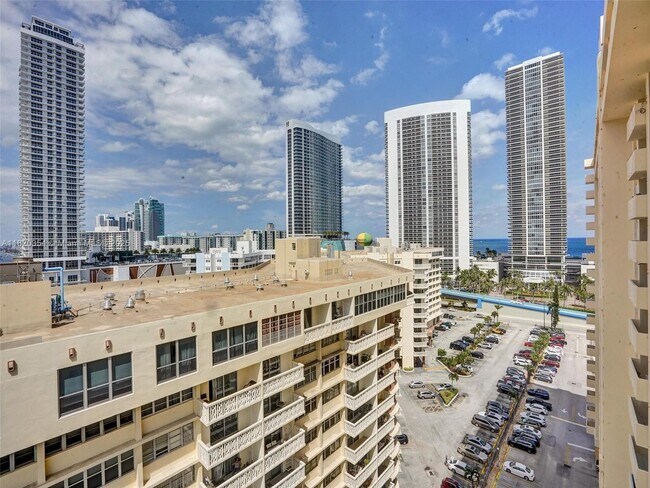 Building Photo - 1833 S Ocean Dr