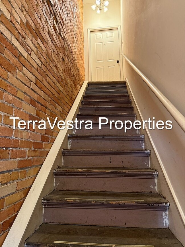 Building Photo - 101 N High St