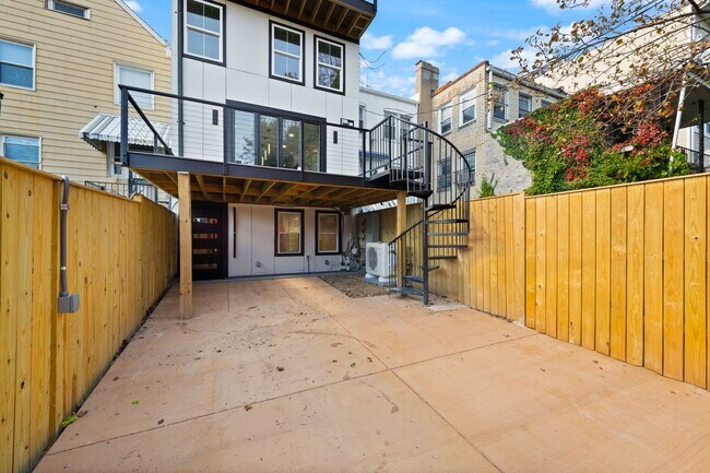 Building Photo - DC1026