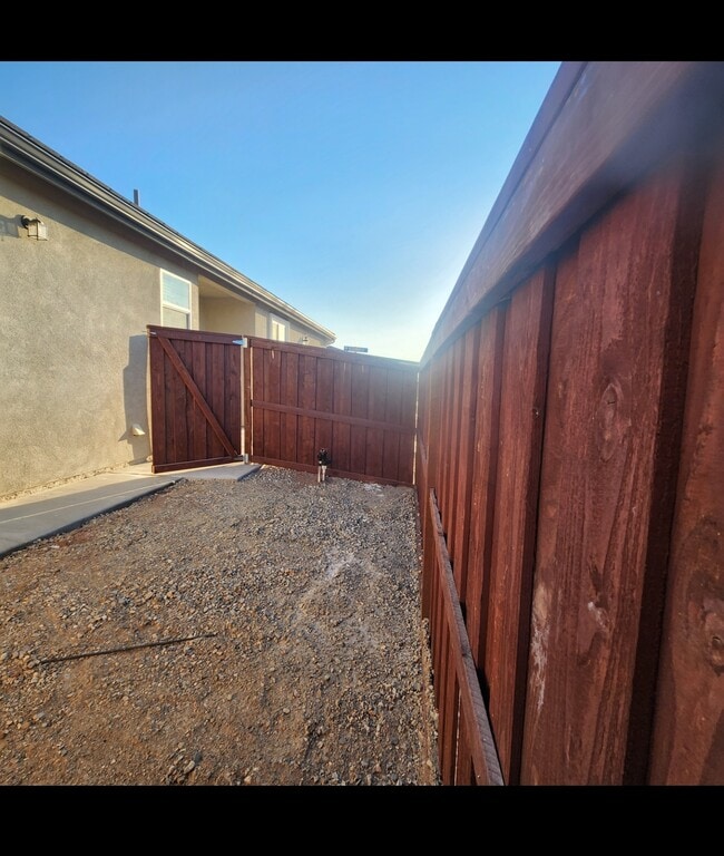 Building Photo - 2742 Meadowbrook Dr