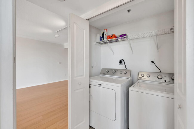 Building Photo - 2665 SW 37th Ave
