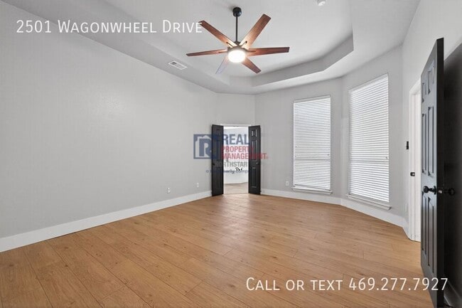 Building Photo - 2501 Wagonwheel Dr