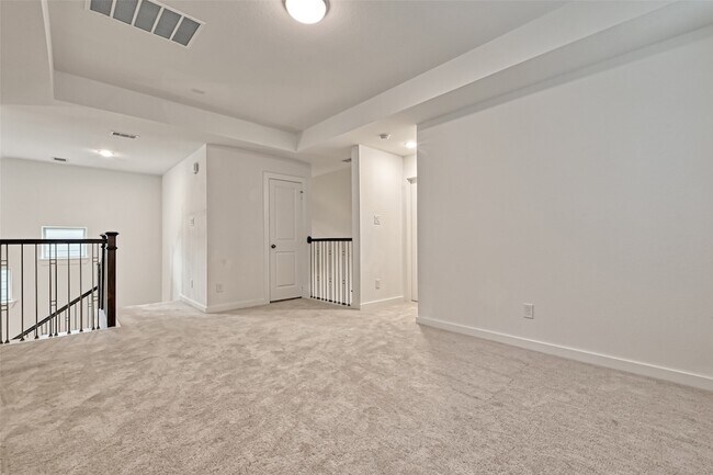 Building Photo - 323 Highland Bayou Dr