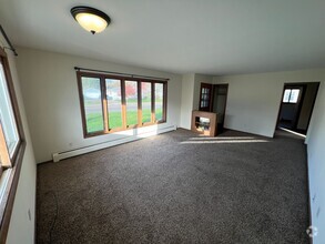 Building Photo - AVAILABLE JUNE 2025! HUGE 5 Bedroom, 2 Bat...